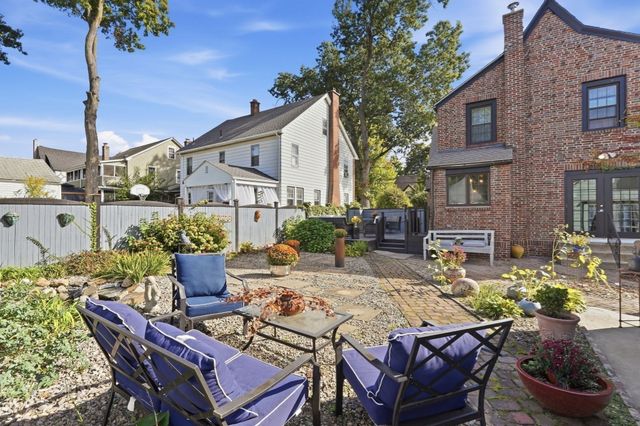 104 Wayne St, Springfield, MA 01118