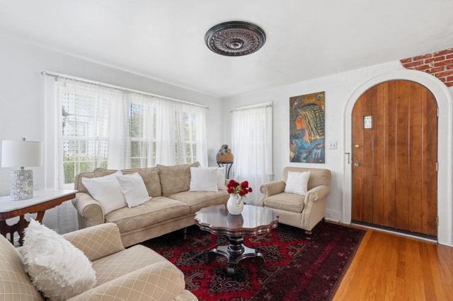 104 Wayne St, Springfield, MA 01118