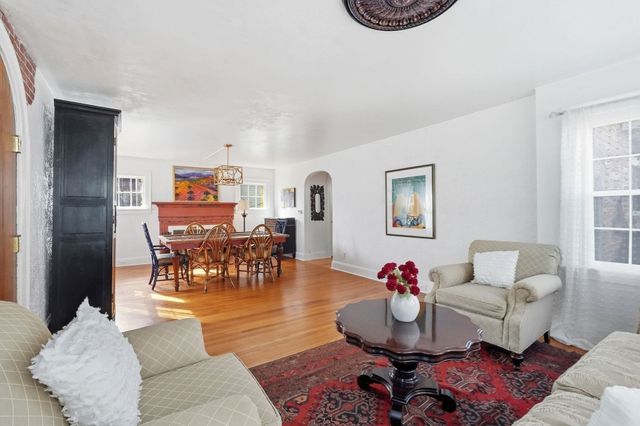 104 Wayne St, Springfield, MA 01118