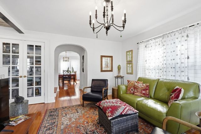 104 Wayne St, Springfield, MA 01118
