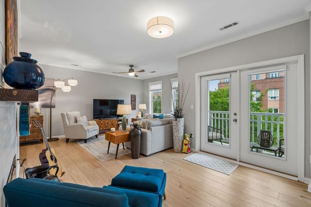 250 Seven Farms Drive 302, Charleston, SC 29492