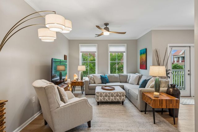 250 Seven Farms Drive 302, Charleston, SC 29492