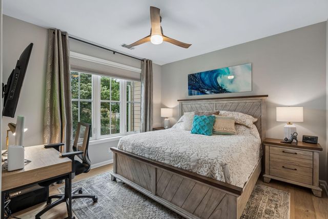 250 Seven Farms Drive 302, Charleston, SC 29492