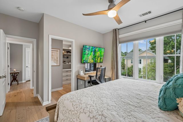 250 Seven Farms Drive 302, Charleston, SC 29492