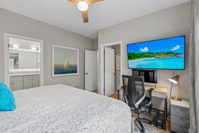 250 Seven Farms Drive 302, Charleston, SC 29492