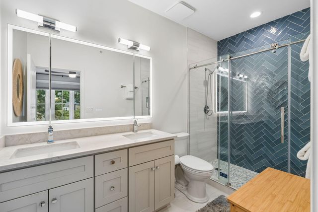 250 Seven Farms Drive 302, Charleston, SC 29492