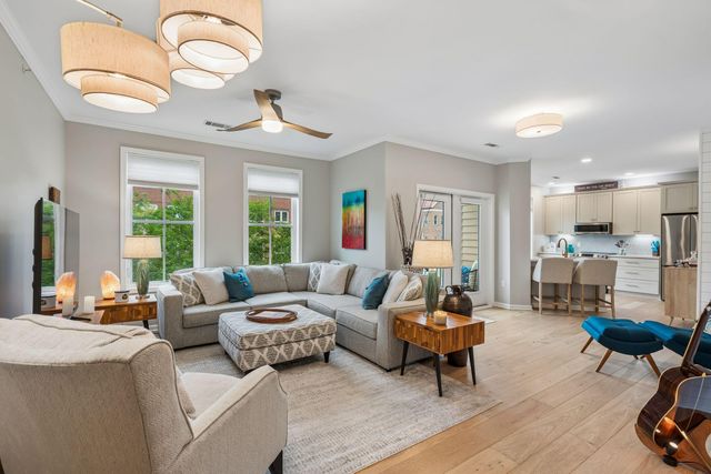 250 Seven Farms Drive 302, Charleston, SC 29492
