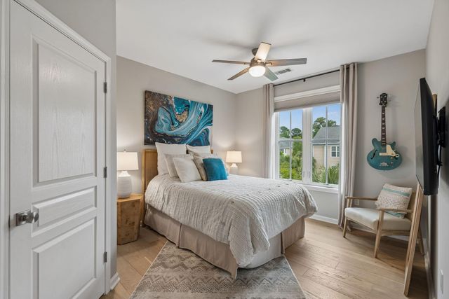 250 Seven Farms Drive 302, Charleston, SC 29492