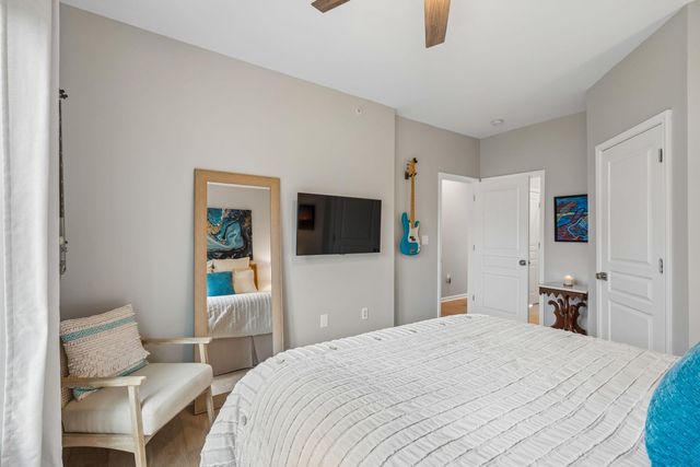250 Seven Farms Drive 302, Charleston, SC 29492