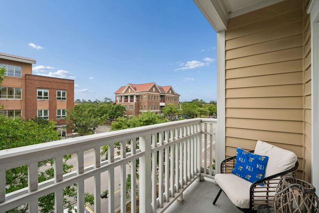 250 Seven Farms Drive 302, Charleston, SC 29492