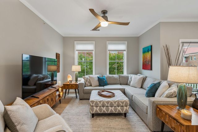 250 Seven Farms Drive 302, Charleston, SC 29492