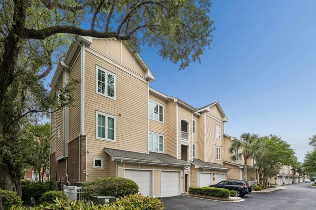 250 Seven Farms Drive 302, Charleston, SC 29492