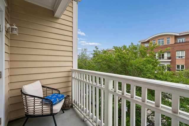 250 Seven Farms Drive 302, Charleston, SC 29492