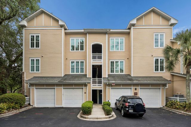 250 Seven Farms Drive 302, Charleston, SC 29492