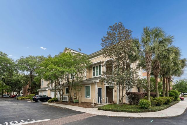 250 Seven Farms Drive 302, Charleston, SC 29492