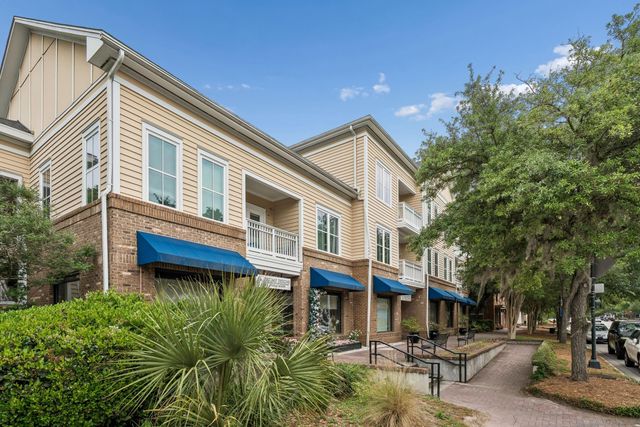 250 Seven Farms Drive 302, Charleston, SC 29492