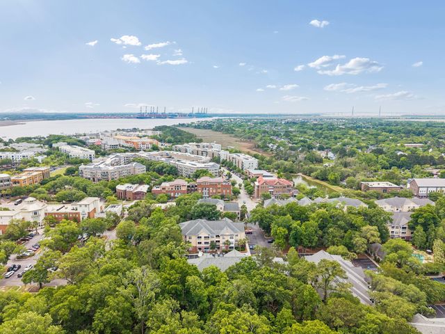250 Seven Farms Drive 302, Charleston, SC 29492