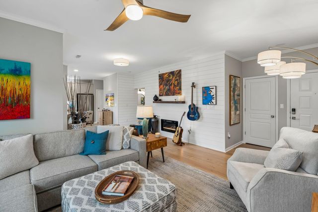 250 Seven Farms Drive 302, Charleston, SC 29492