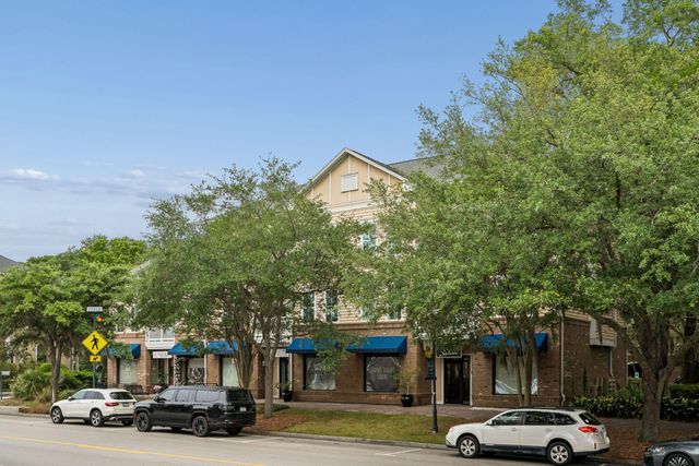 250 Seven Farms Drive 302, Charleston, SC 29492