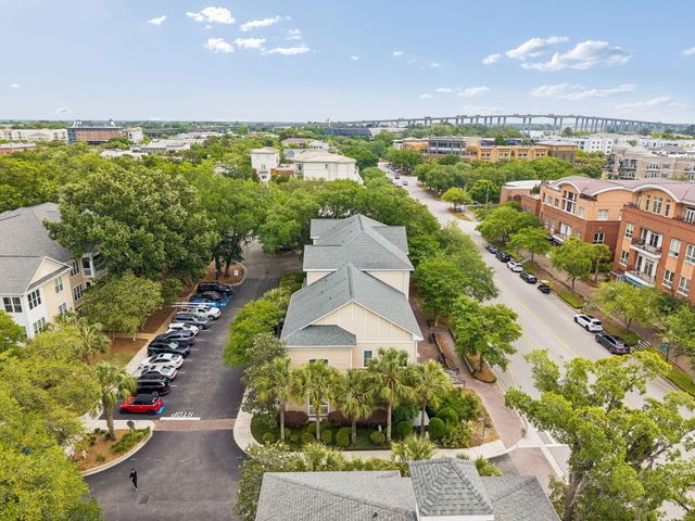 250 Seven Farms Drive 302, Charleston, SC 29492