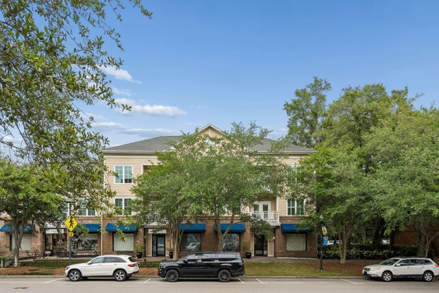250 Seven Farms Drive 302, Charleston, SC 29492