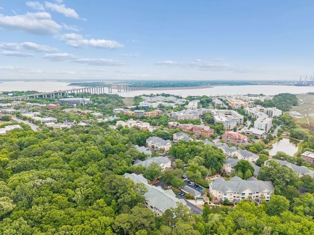 250 Seven Farms Drive 302, Charleston, SC 29492