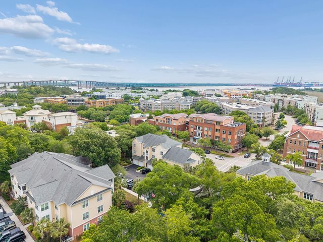 250 Seven Farms Drive 302, Charleston, SC 29492
