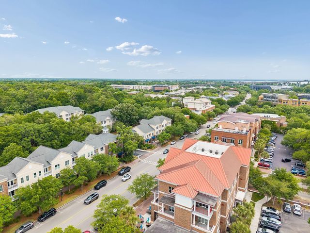250 Seven Farms Drive 302, Charleston, SC 29492