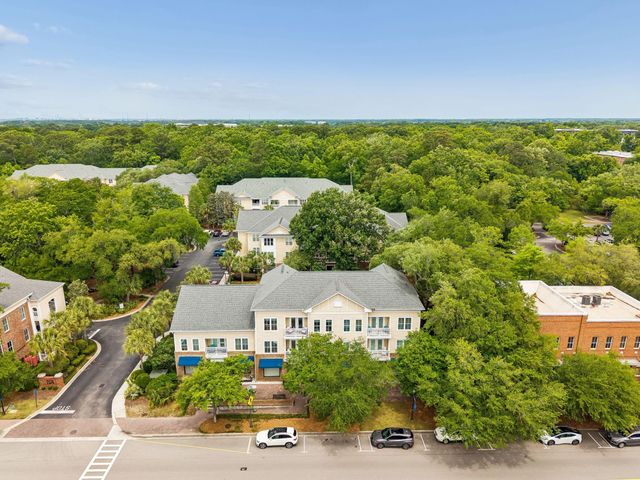 250 Seven Farms Drive 302, Charleston, SC 29492
