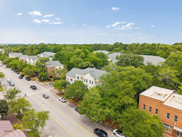 250 Seven Farms Drive 302, Charleston, SC 29492