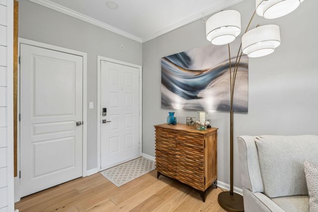 250 Seven Farms Drive 302, Charleston, SC 29492