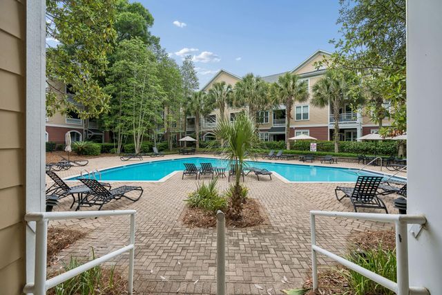 250 Seven Farms Drive 302, Charleston, SC 29492