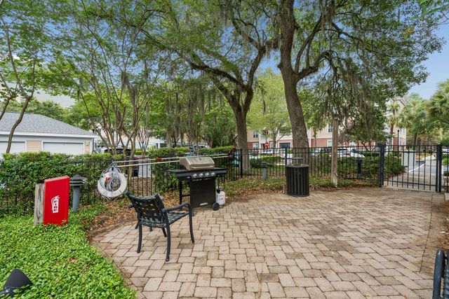 250 Seven Farms Drive 302, Charleston, SC 29492