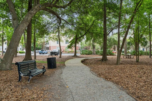250 Seven Farms Drive 302, Charleston, SC 29492