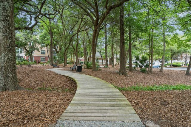 250 Seven Farms Drive 302, Charleston, SC 29492