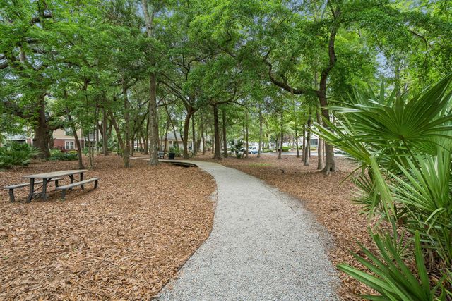 250 Seven Farms Drive 302, Charleston, SC 29492