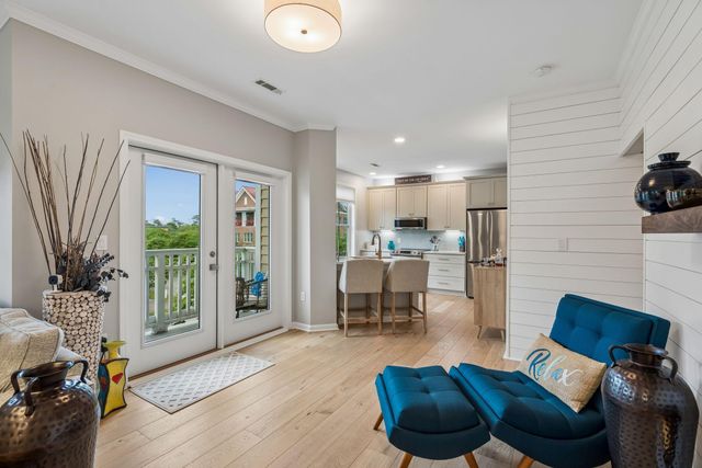 250 Seven Farms Drive 302, Charleston, SC 29492