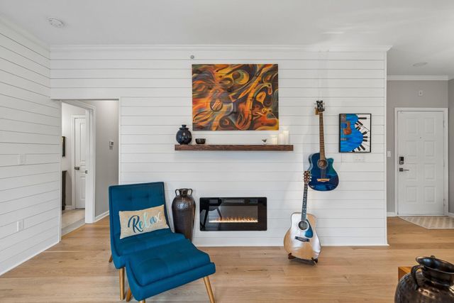 250 Seven Farms Drive 302, Charleston, SC 29492