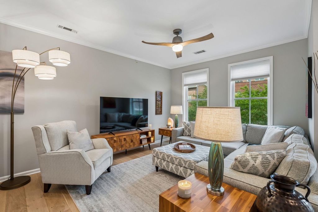 250 Seven Farms Drive 302, Charleston, SC 29492
