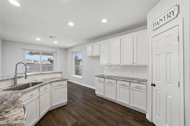 12722 Carriage Glen Drive, Tomball, TX 77377