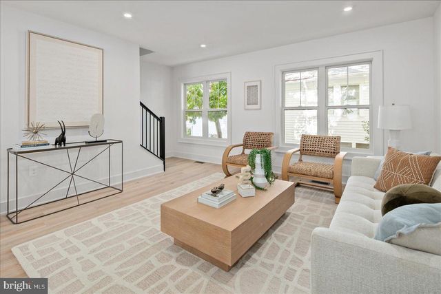 911 N IRVING ST, Arlington, VA 22201