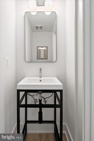 911 N IRVING ST, Arlington, VA 22201