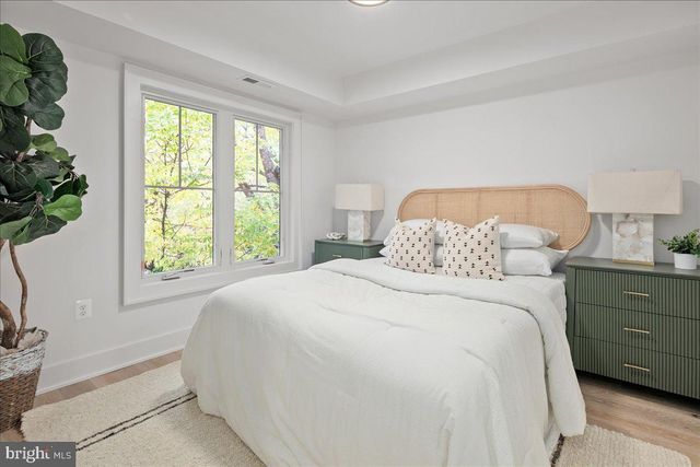 911 N IRVING ST, Arlington, VA 22201