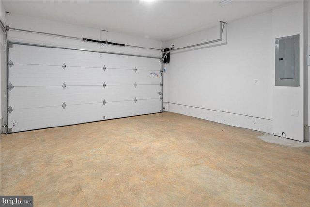 911 N IRVING ST, Arlington, VA 22201