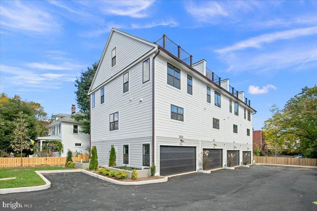 911 N IRVING ST, Arlington, VA 22201