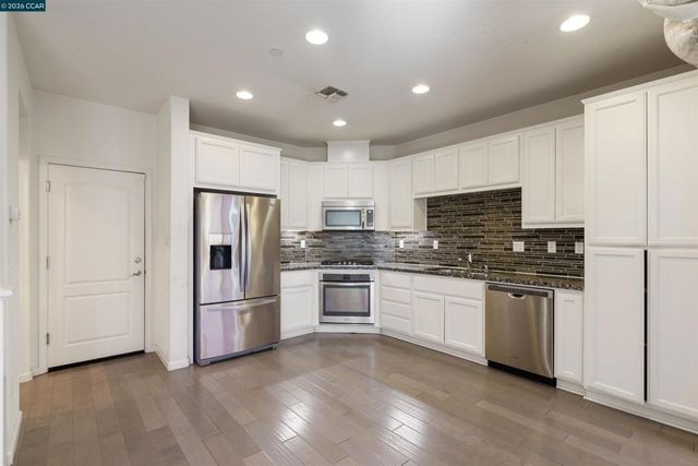 1555 Glenn St, Hayward, CA 94545