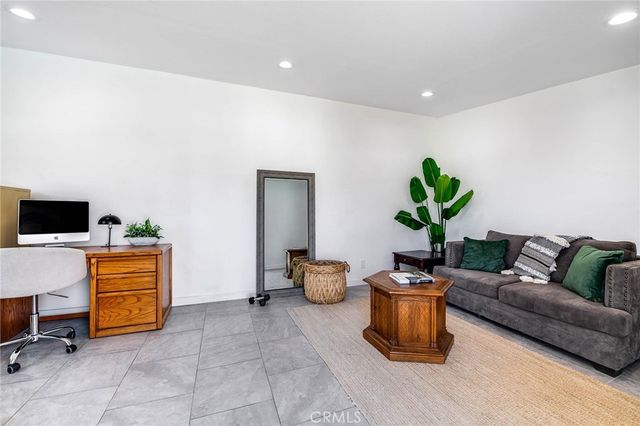 24224 Welby, West Hills, CA 91307