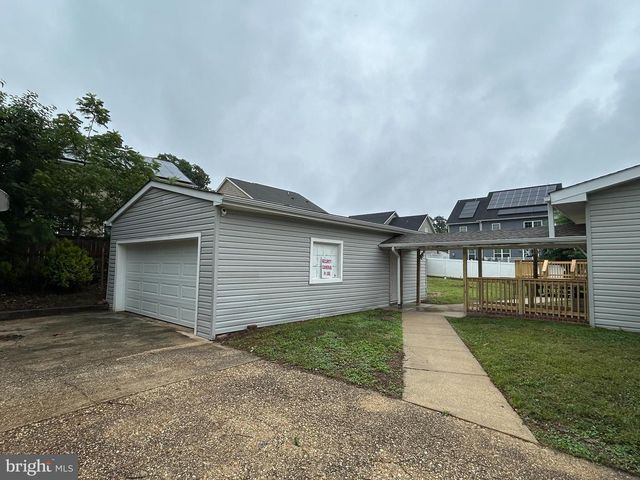 1635 RIVERDALE DR, Edgewater, MD 21037