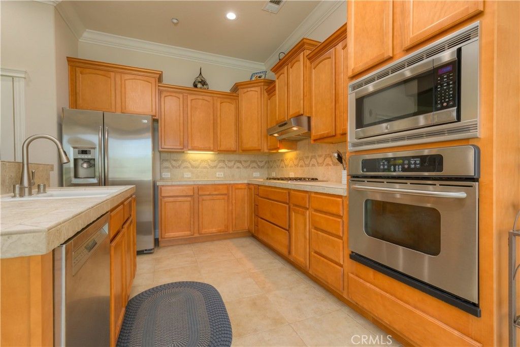 Image 14 of property listing at 1935 Tarmac, Redding, CA 96003