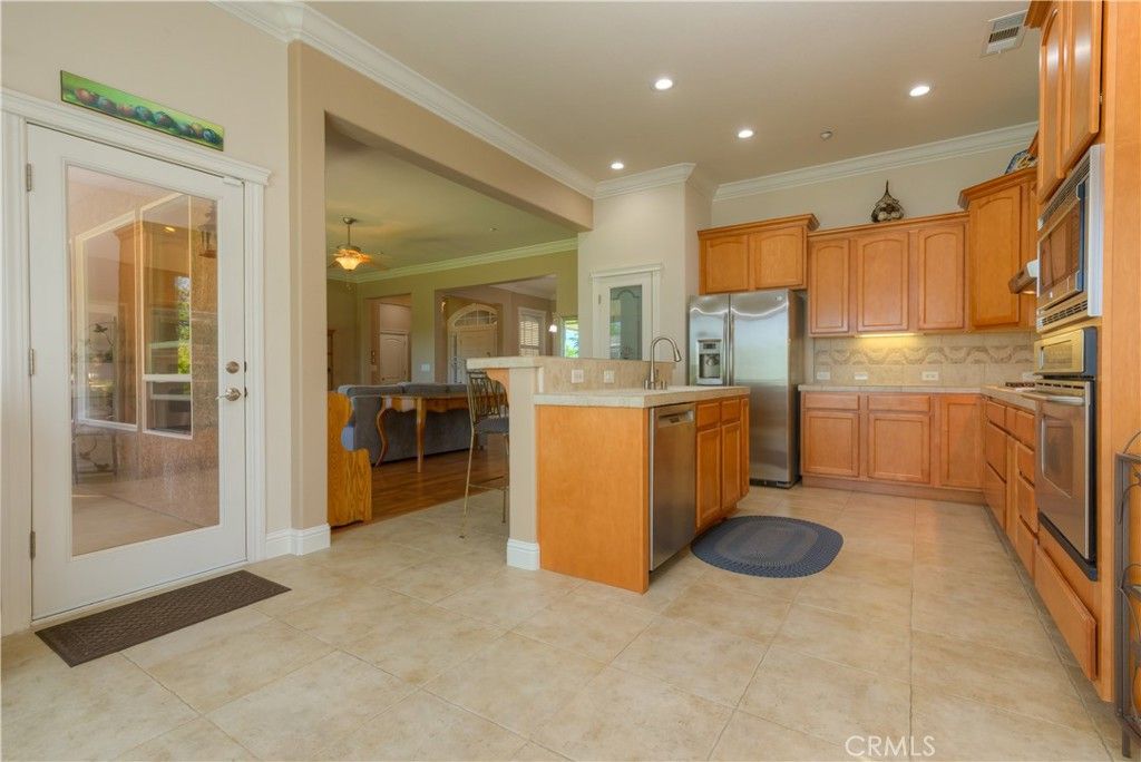 Image 19 of property listing at 1935 Tarmac, Redding, CA 96003